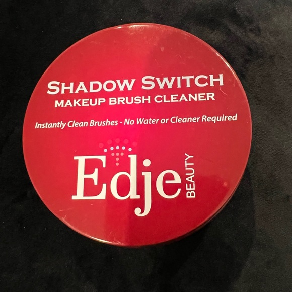 Shadow Switch Makeup Brush Cleaner - Red - Picture 3 of 6